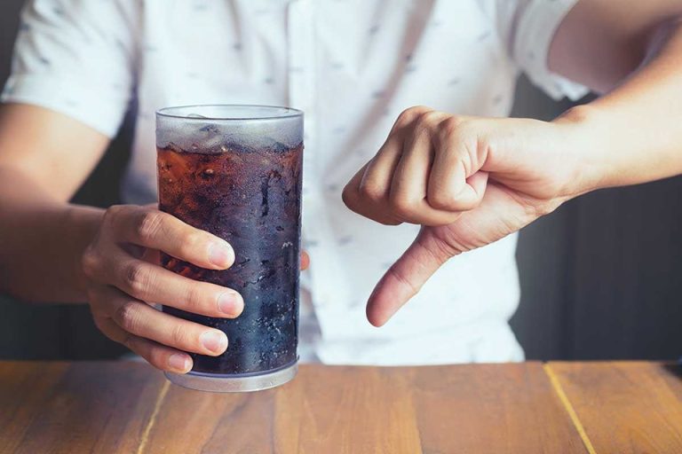 الدهون الثلاثية ترتفع بصمت.. 15 عادة يومية قد تنقذ قلبك قبل فوات الأوان 15 علاجاً منزلياً رخيصاً لخفض الدهون الثلاثية المرتفعة بطرق طبيعية وآمنة
