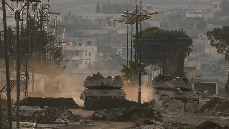 قصف إسرائيلي يستهدف ريفي درعا والقنيطرة جنوب غربي سوريا دون تسجيل ضحايا، فيما تؤكد تل أبيب بقاء قواتها في مناطق أمنية إلى أجل غير محدد.