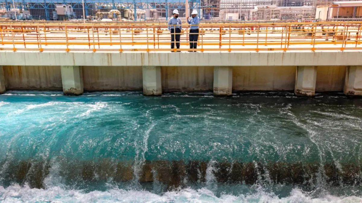 بين حصار “هرمز” وشبح العطش.. كيف يهدد الصراع مع إيران مائدة الخليجيين ومخزون المياه؟